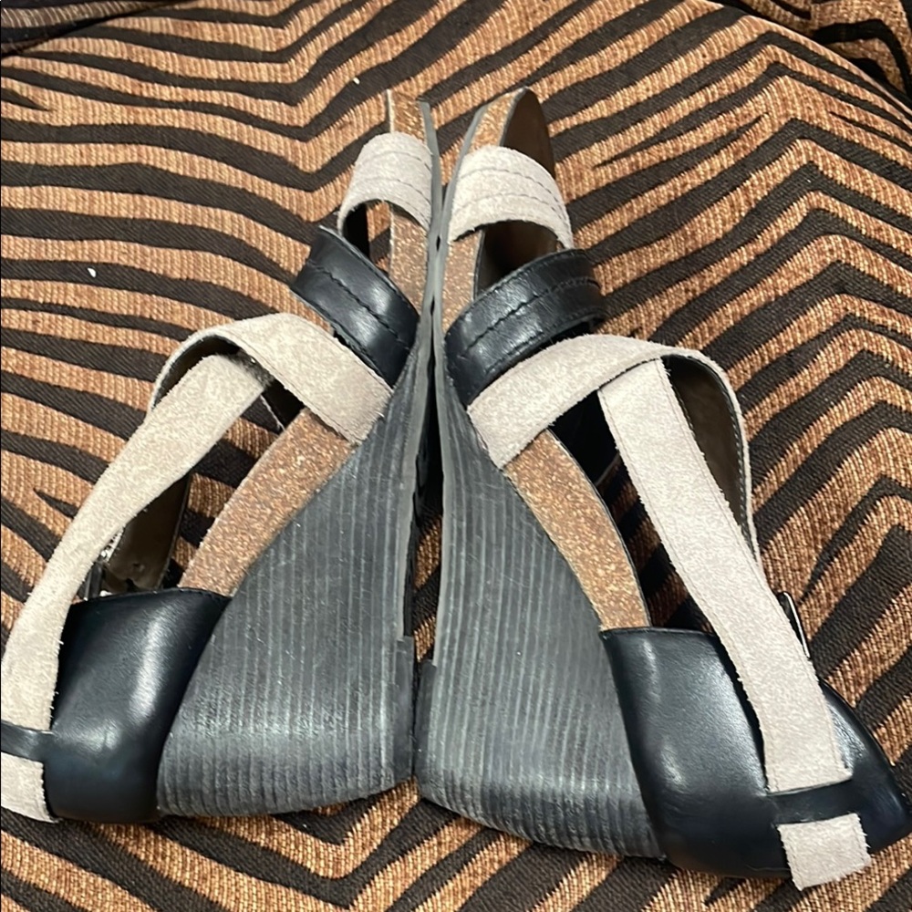 OTBT Black and Cream Heels with Criss-Cross Straps - Picture 4 of 9